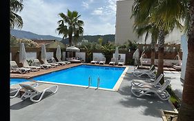 Kuburi Hotel